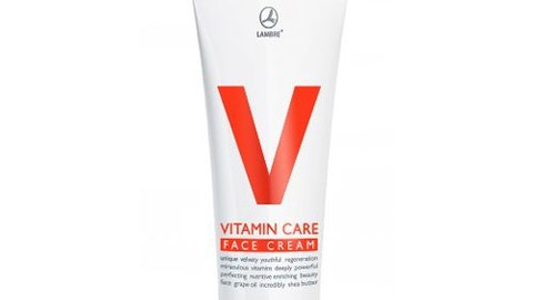Крем для лица с питательным комплексом витаминов VITAMIN CARE FACE CREAM